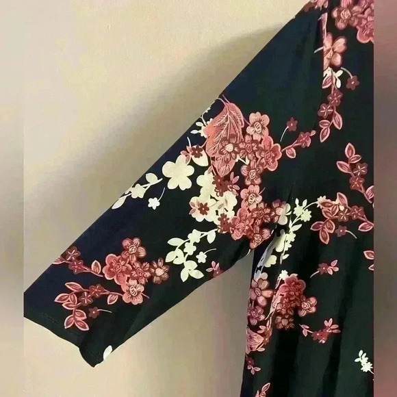 J Jill wearever collection tunic top black floral‎ crewneck Large Petite - Picture 2 of 6